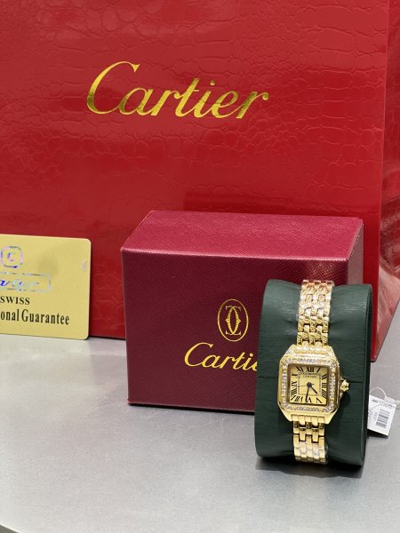 Cartier Watch - اكسسوار ذهبي ، اطار زركون، مينا ذهبي